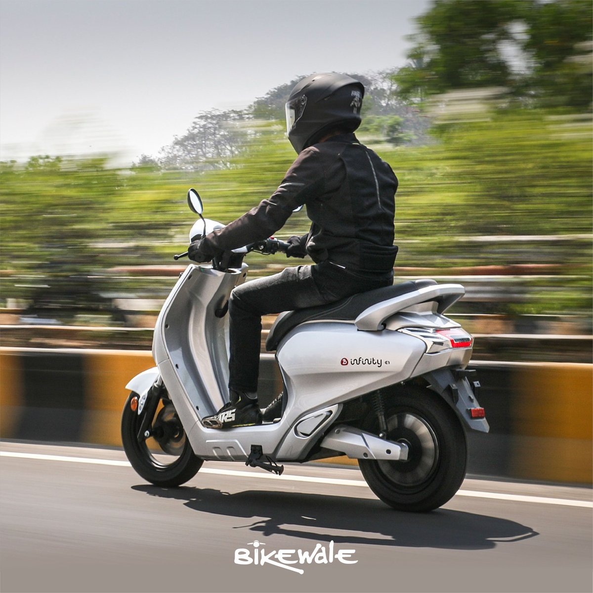 BikeWale's tweet photo. That said, the #InfinityE1 as a scooter is quite likable. It offers good ride quality and comfort and a motor that performs decently in the city.
Get more details: https://t.co/WeWm2BNLtn

#BWPhotos #BounceInfinityE1 https://t.co/qVrkbj6gJW