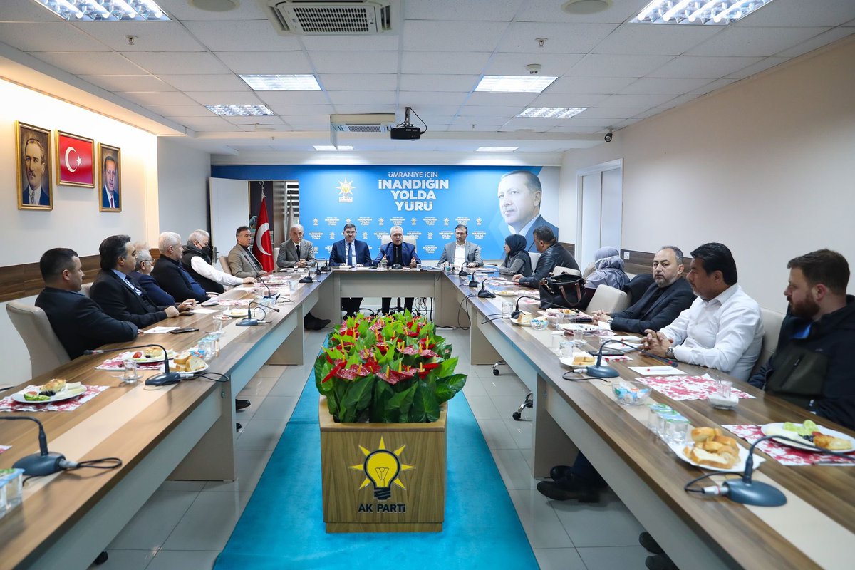 Mhmtemollaoglu's tweet photo. AK Partimize, Davamıza yürekten, gönülden bağlı olan önceki dönemlerde görev almış Başkanlarımızla 4. sünü düzenlediğimiz toplantımızı  İstanbul Milletvekilimiz @mustafaatas , Belediye Bşk.  @ismetyildirimtr ve İl Koordinatörümüz @Nurullahaktas__ ‘ın katılımıyla gerçekleştirdik. https://t.co/l2nrpV67M7