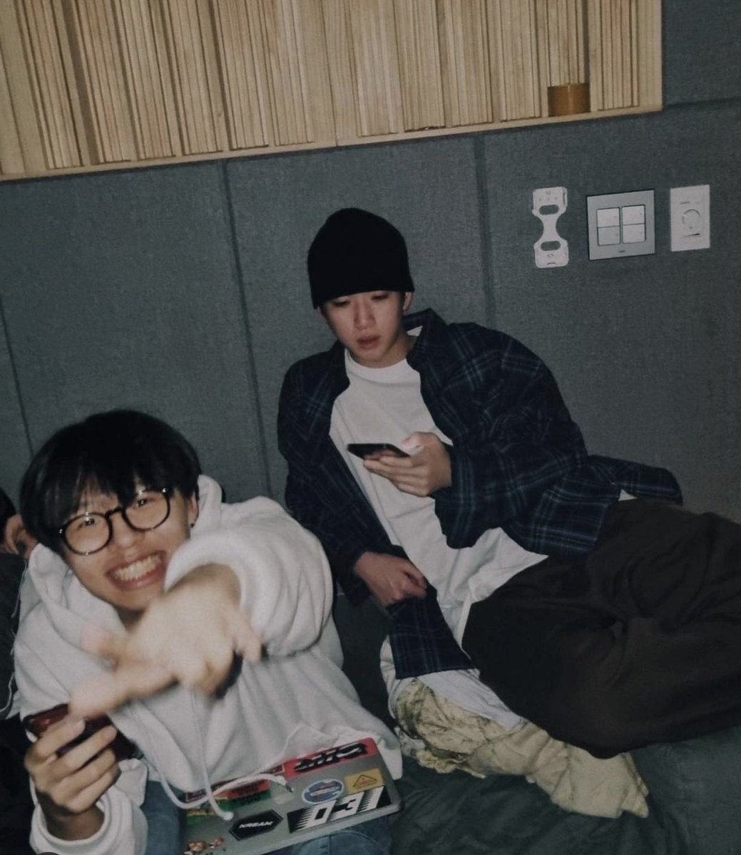 trejododam's tweet photo. Y'ALL, I'M SCREAMING RIGHT NOW 😭 HA YOONBIN IS BACK, HE CREATED A CREW AND HIS YT CHANNEL NAMED 0wave. YOU ARE SO WORTH THE WAIT, MY BEN, I'M SO HAPPY THAT YOU'RE ENJOYING THE LIFE YOU CREATED ON YOUR DECISION. WISHING YOU ALL THE LUCK IN YOUR CAREER 🥰 ILYSM https://t.co/AEgtvfCqD5