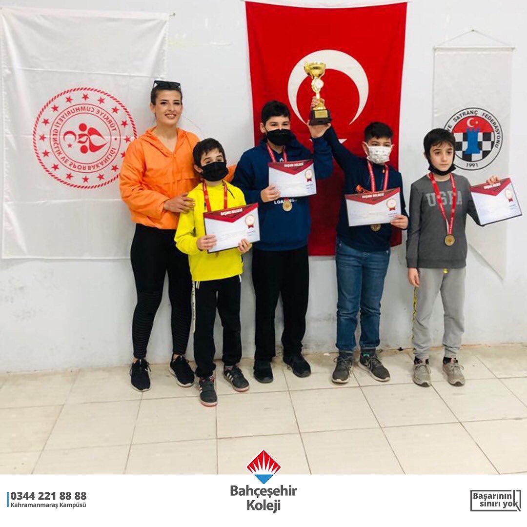 bahcesehirmaras's tweet photo. Okul sporlarının düzenlediği Küçükler Satranç turnuvasında İl https://t.co/C01jaCOQad olan öğrencilerimizi kutlarız. 

🏆♟️🥇

#KahramanmaraşBahçeşehirKoleji

@osmandingis @mehmetsanalocak @bahcesehir_k12 https://t.co/BuqgwWUU9i