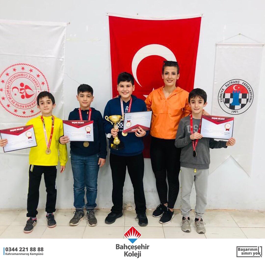 bahcesehirmaras's tweet photo. Okul sporlarının düzenlediği Küçükler Satranç turnuvasında İl https://t.co/C01jaCOQad olan öğrencilerimizi kutlarız. 

🏆♟️🥇

#KahramanmaraşBahçeşehirKoleji

@osmandingis @mehmetsanalocak @bahcesehir_k12 https://t.co/BuqgwWUU9i