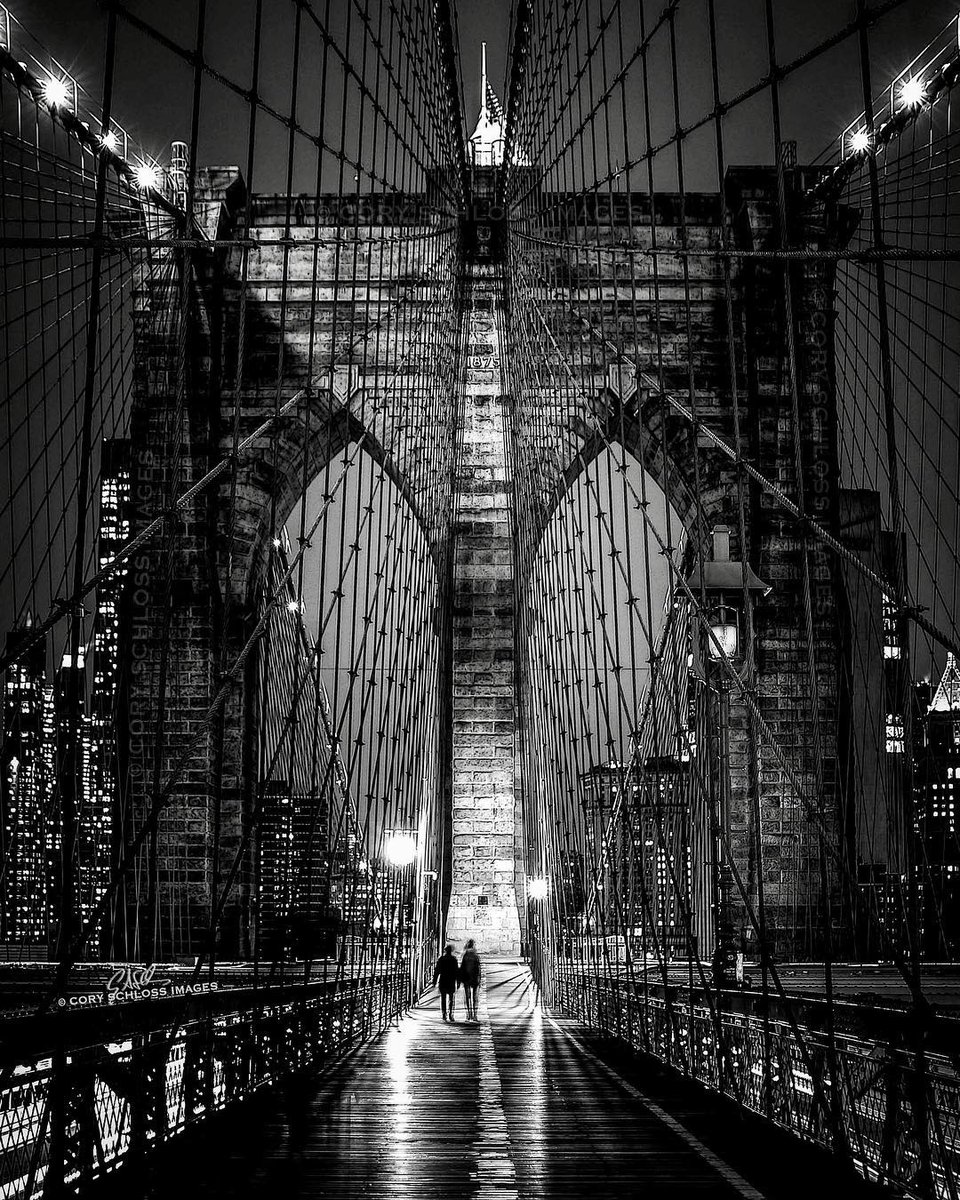 CanonEspana's tweet photo. La ciudad que nunca duerme es el escenario de muchas películas que todos conocemos. ¿Sabrías decirnos con qué famosa ciudad de DC Comics se relaciona Nueva York? 

📸 de @oneandonlycory con la Canon EOS 5D Mark IV + Canon EF 24-70mm f/2.8L II USM

#WeLiveToExplore #CanonEspaña https://t.co/yMBE0KSpov