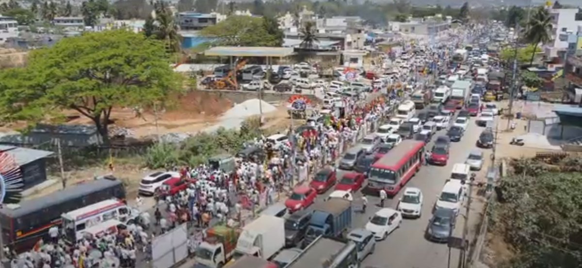 INCKarnataka's tweet photo. A massive show of support for #NammaNeeruNammaHakku today. 

And an unmistakable sign to the government about public opinion.

Thank you everyone for walking with us for #Mekedatu. https://t.co/cVZfZwGAhZ
