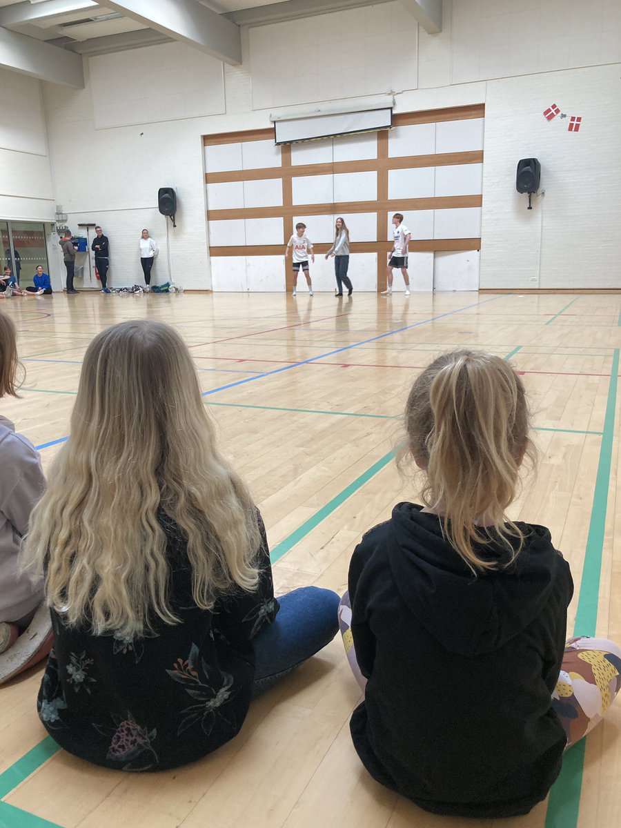 MBLFOTO's tweet photo. På @KlostermSkole er der dans og spas der vises for 1. årgang https://t.co/1nnXgdFnLE