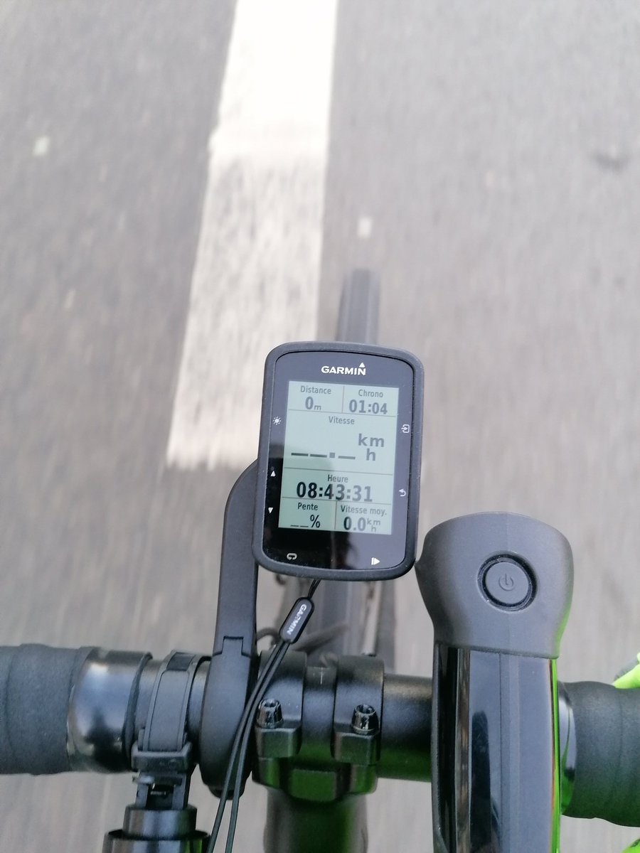 #sellefie du lundi, avec le GPS qui n'a réussi à me localiser qu'à la fin de mon trajet. Il n'est pas du lundi. Il a dû passer une courte nuit comme moi. 😂😅 #vélotaf

Mais il y a du soleil, bonne semaine 👋🏻☀️