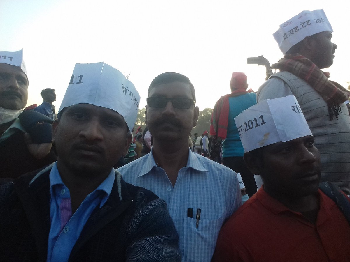 #BEdTET2011_जय_अखिलेश_तय_अखिलेश 
युवाओं का जोश है बुजुर्गो का सम्मान है  साइकिल निशान है लाल टोपी पहचान हैं 
<a href="/yadavakhilesh/">Akhilesh Yadav</a>
<a href="/MediaCellSP/">Samajwadi Party Media Cell</a>
<a href="/dimpleyadav/">Dimple Yadav</a>
@samajwadipradip
<a href="/proframgopalya1/">Prof. Ram Gopal Yadav</a>
<a href="/jayantrld/">Jayant Singh</a>
<a href="/oprajbhar/">Om Prakash Rajbhar</a>
<a href="/shivpalsinghyad/">Shivpal Singh Yadav</a>   89