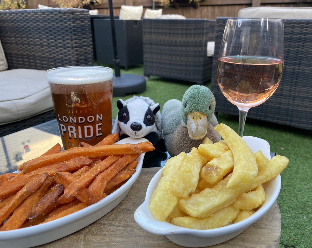 Hello everyone, Bella &amp; Barty’s cousin Mena here 😀 My cousins have gone to stay with <a href="/Sproutthebadger/">Sprout</a> &amp; the rest of the Essex sett. Meanwhile, our best duck friend <a href="/Mr_Quacks1/">Mr Quacks</a> is staying with us! Quacks &amp; I had a nice visit to a pub on Saturday! 🍟🍺🍷🦆🦡