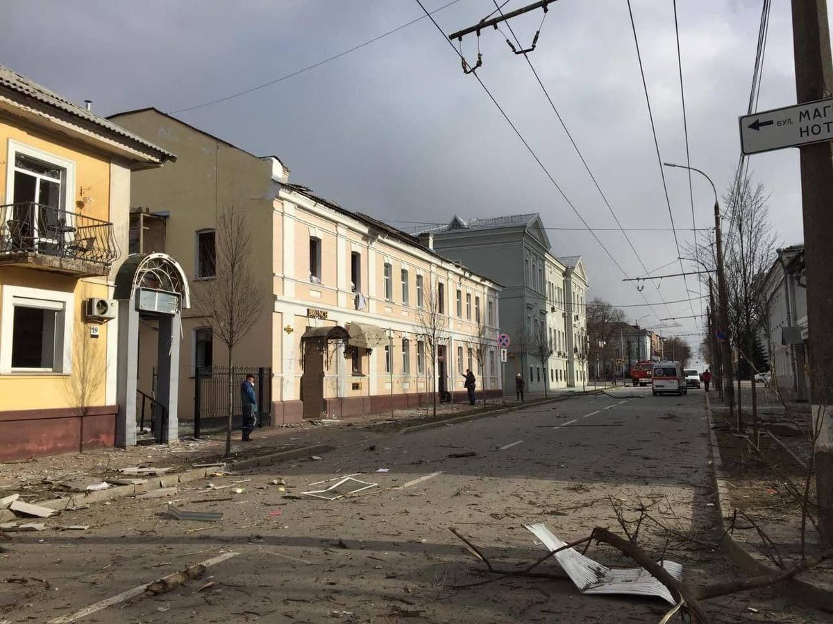 mnogobitka's tweet photo. #Ukraine, #Chernihiv, Putin and Lukashenko are bombing peaceful targets. Residential buildings in the city center.
FUCK YOU mister #Putin and #Luckachenko 🖕
Ukraine 🇺🇦🇺🇦🇺🇦 https://t.co/Fu3b0jAvc9