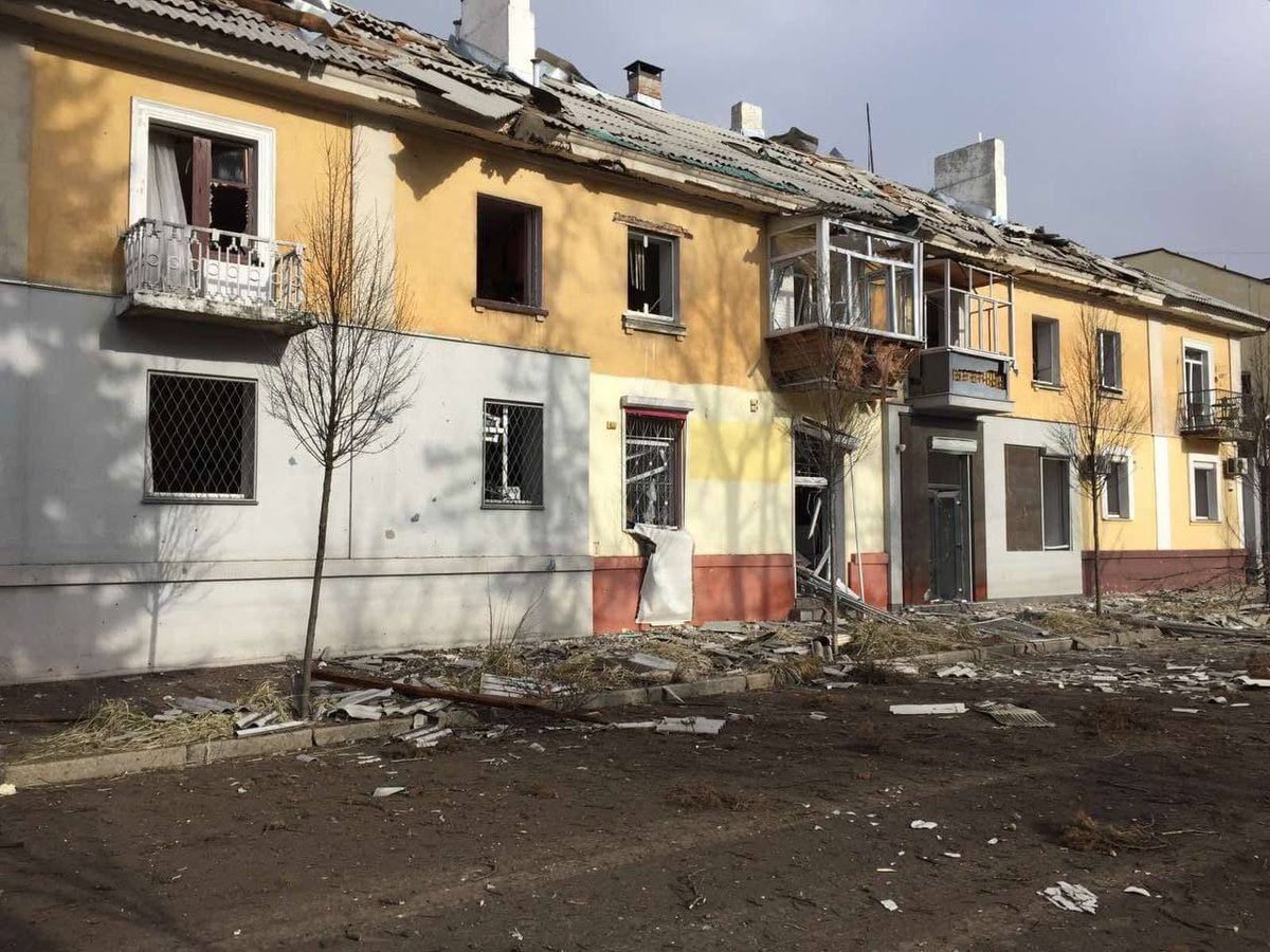 mnogobitka's tweet photo. #Ukraine, #Chernihiv, Putin and Lukashenko are bombing peaceful targets. Residential buildings in the city center.
FUCK YOU mister #Putin and #Luckachenko 🖕
Ukraine 🇺🇦🇺🇦🇺🇦 https://t.co/Fu3b0jAvc9