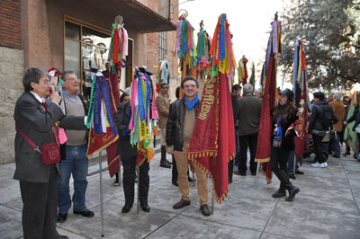 Cultupopularbcn's tweet photo. Sabies que, a banda de Gràcia, vuit barris més tenen o han tingut colles de #SantMedir al llarg de la història?🍬🍬

Són Sant Gervasi, Sarrià, Sants, la Salut, el Camp d’en Grassot, la Bordeta, el Poble-sec i el Raval!🎉

T'ho expliquem!⤵️ #culturapopular
https://t.co/YDOWMS4E1e https://t.co/RmuLZGblFr