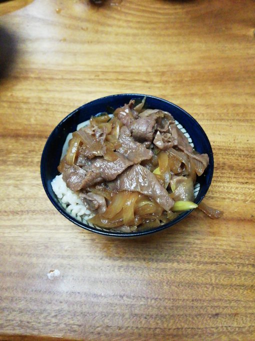しごおわ！！ 今日は母ちゃんが牛丼作ってくれた✨ 最近キン肉マンに