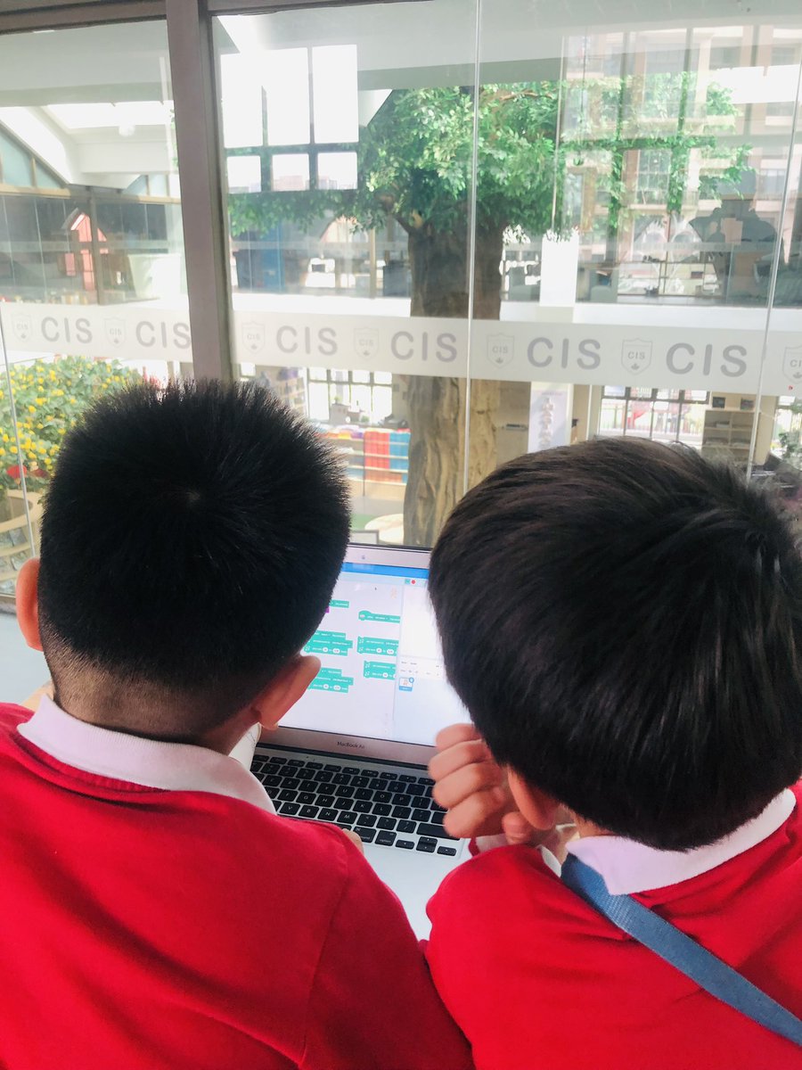 ArtyPants_YYC's tweet photo. Exploring cultural characteristics of an Inuit culture had students learning about Inuit drums: qilaut and the similarities with the Chinese drum: tanggu. They built their and now they're coding their drums to sound like real drums with #MakeyMakey #abed #albertaeducation #cisgz https://t.co/iDg2Gmb8J7