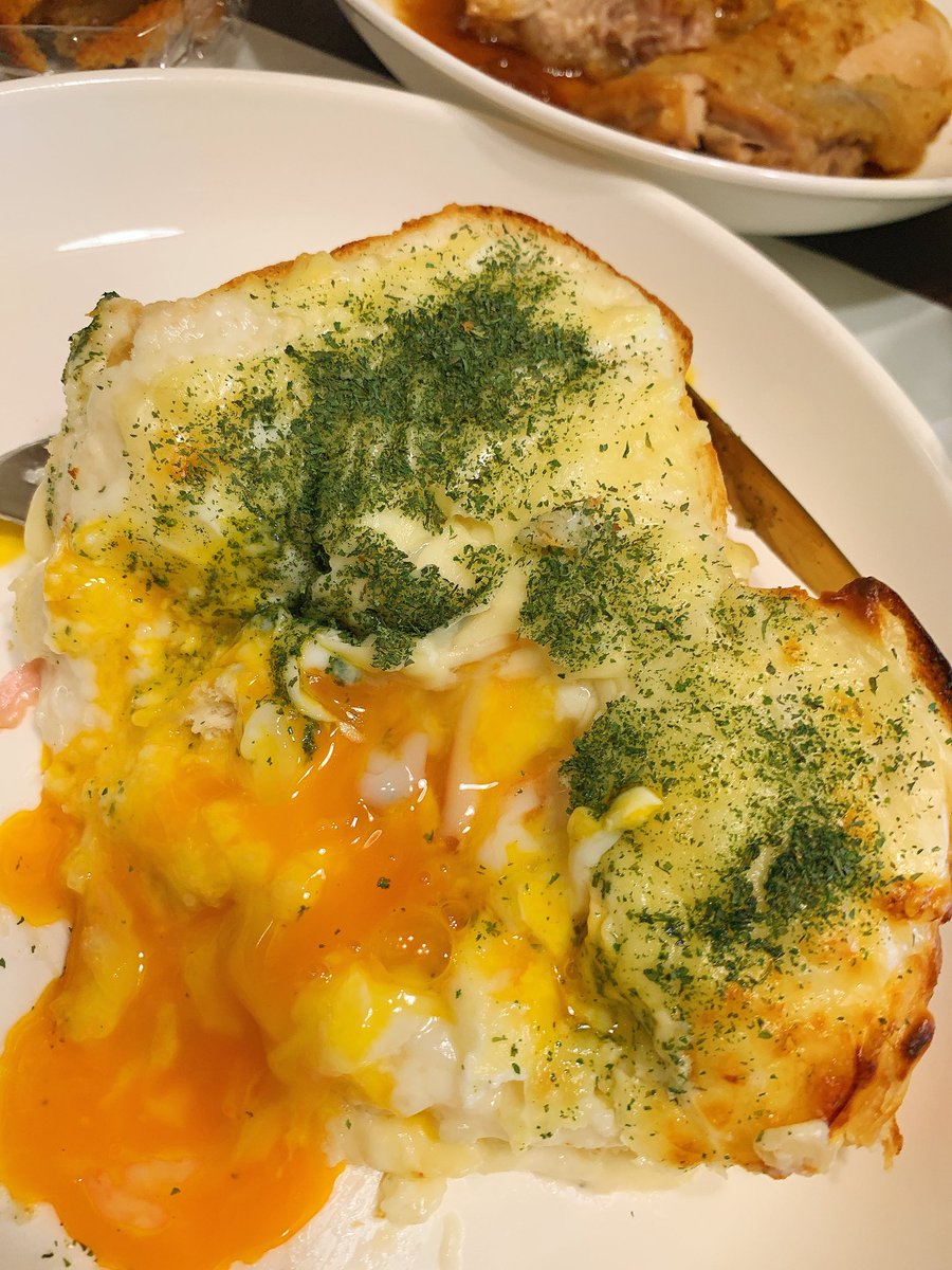 ikamayon's tweet photo. 食べ���る時は至福だけど、とんでもカロリー爆弾なクロックマダム。 
割と簡単に作れた https://t.co/eLCjVQmGAC
