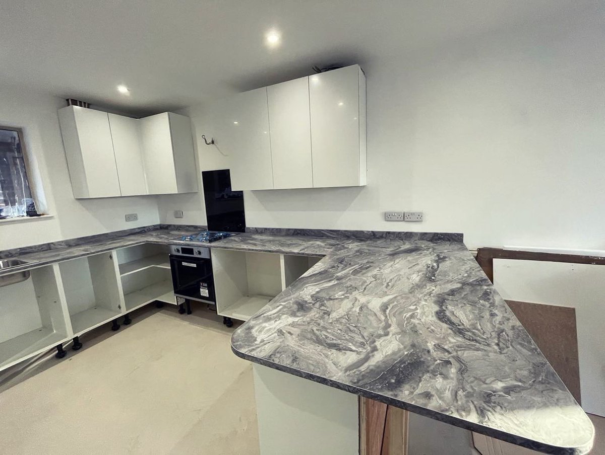 Olly London Kitchen Worktop Fitter tweet media