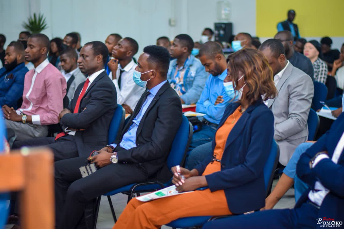 ntetika's tweet photo. « Réglementation du numérique face aux enjeux économiques » sujet des échanges de la 7ème édition de @Afterwork243 spécial rencontre Kinshasa-Brazzaville, tenu le 25.02.2022.
Occasion d’avoir fait un aperçu sur les actions entreprises par notre pays la #RDC sur cette voie.
- PN💡 https://t.co/8AgTFt3but