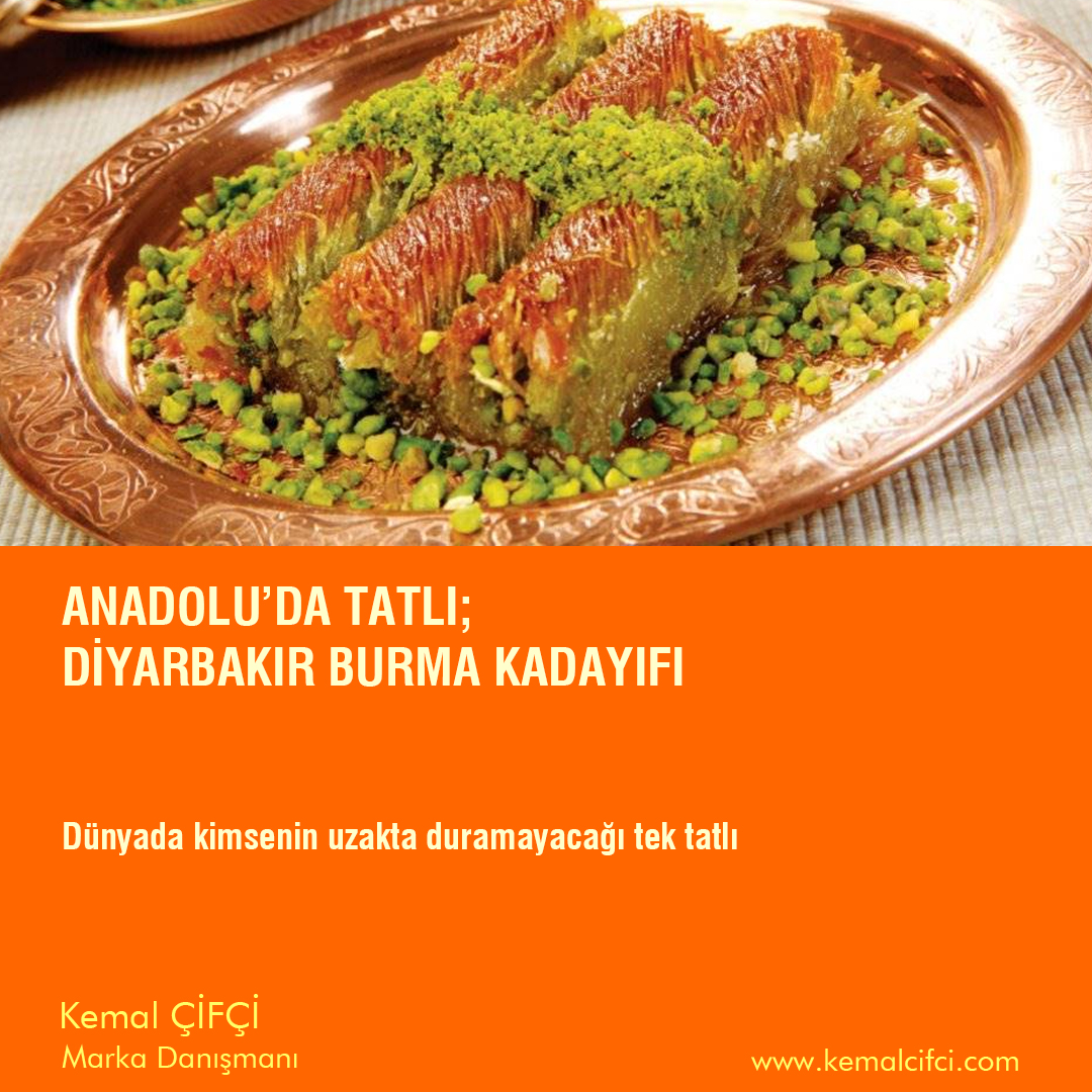 kemalcifci's tweet photo. ANADOLU’DA TATLI;
DİYARBAKIR BURMA KADAYIFI
Dünyada kimsenin uzakta duramayacağı tek tatlı

Göreni kendisine çeken bu tatlımız; Yöreye özgü sadeyağı, ceviz içi ve Antep fıstığı ile hazırlanan burma kadayıfa rengini veren ise üzüm pekmezidir. https://t.co/fREGUhe2yn