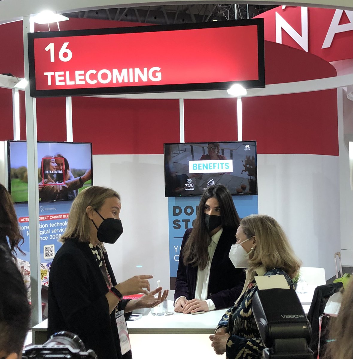 telecoming's tweet photo. Vice-president Calviño’s Institutional greeting has just taken place at our stand. @redpuntoes #SpainMWC22 https://t.co/Yvw2fA1Cb9