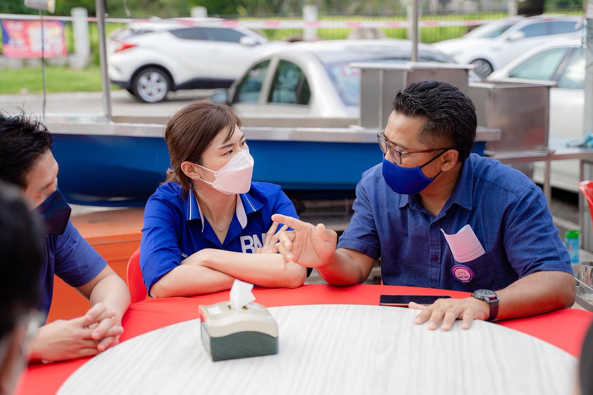 tanhiangkee's tweet photo. Now dapat rest kejap, ada masa sikit untuk share di twitter. This is my Day 2 #Nicole2Perling campaign trail. 🧵

Took my RTK test before pergi breakfast. It's -ve! 

So, saya bersarapan di Wong Shun Best, sambil tu, talk to them and share on my campaign in #DUNPerling. https://t.co/4vbocIxH9k