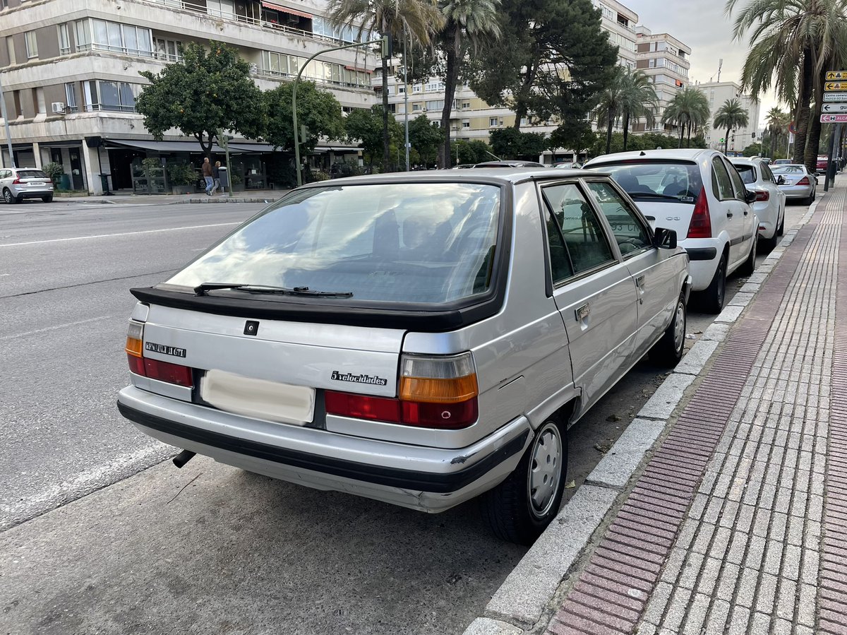 carchumpodcast's tweet photo. Renault 11 in GTL Mk1 spec with alloys AND 5 Velocidades!
Car-Chum podcast mentioned the 9/11/Alliance in CHRISTMAS CARS edition.
https://t.co/flHONZ9hkm
#renault #renault11 #5speed #5speedmanual #5velocidades #gtl #carpodcast #voiture #coches #robertopron #renaultalliance https://t.co/ctqFmJ2Lkb