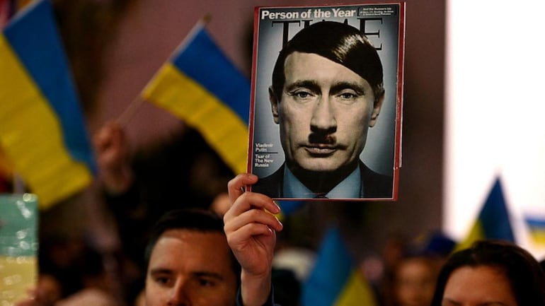 alipahlavan's tweet photo. DEATH TO THE DICTATOR. LONG LIVE UKRAINE. https://t.co/Mmz6obg1jc