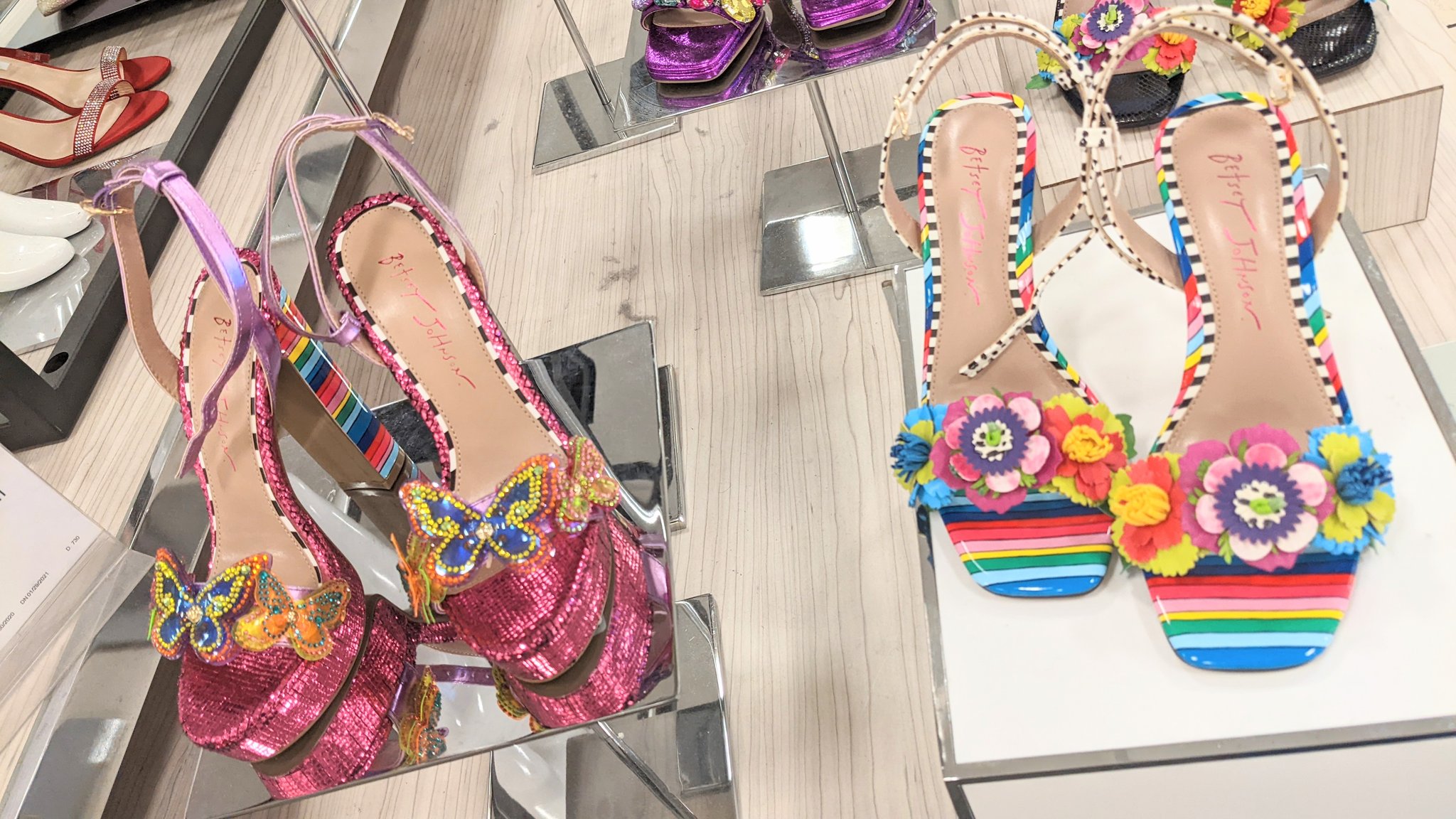 Yumica So Pretty L Love Heel Also L Need Because L M And Lots Of Beautiful Flowers My B Day Is April So Lots Of Flowers And Diamond L