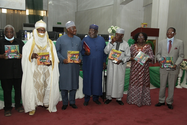 national_record's tweet photo. Education Stakeholders Unveil, Celebrate &amp; Recommend Heritage Series for Packaging Nigeria’s Rich History, National Values https://t.co/X3mfyFQkcF via @National Record https://t.co/OYlNeEPVnl
