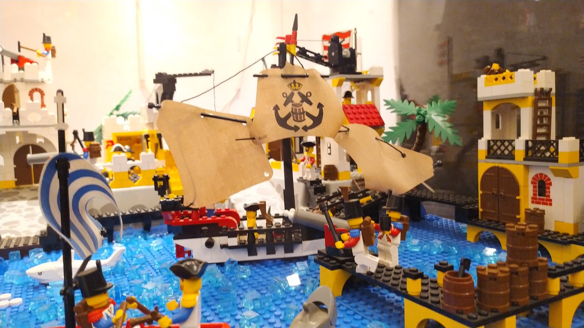 maciej_szymczak's tweet image. Widzę, że #Jerzyk jest dobrze przygotowany do lotu :) Kuruj się zdrowo, Chłopaku, a gdy przyjedziesz i zrobi się trochę ciepłej– umawiamy się Kolego w Kazimierzu Dolnym, gdzie odkryliśmy &quot;Kazimierskie Muzeum Klocków&quot;. Te zdjęcia zrobiłem tam specjalnie dla Ciebie! Zdrowia! Czekam