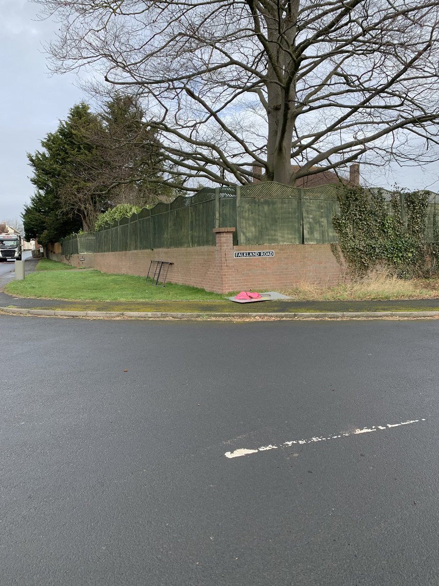 Please can you collect these <a href="/HighwaysWMIDS/">National Highways: West Midlands</a> #clutter #keepbritaintidy #A49 #dorrington #shropshire #highways