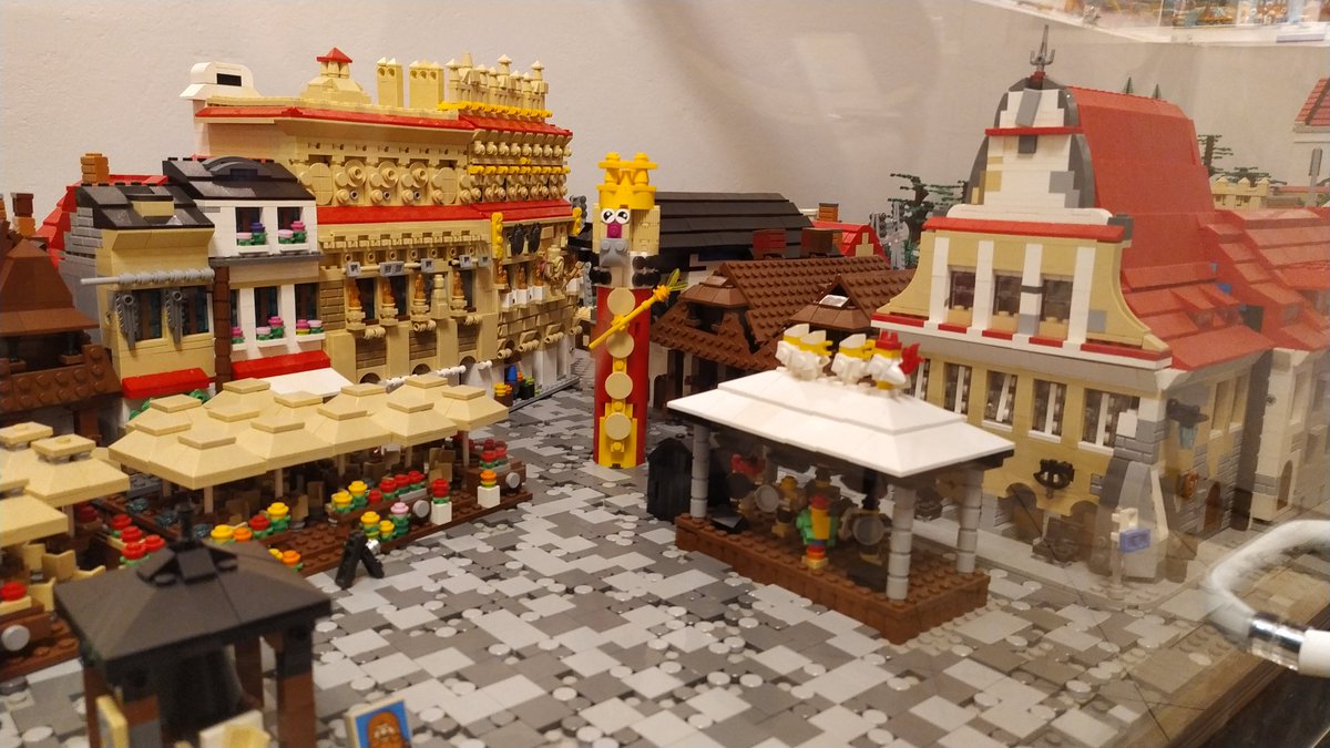 maciej_szymczak's tweet image. Widzę, że #Jerzyk jest dobrze przygotowany do lotu :) Kuruj się zdrowo, Chłopaku, a gdy przyjedziesz i zrobi się trochę ciepłej– umawiamy się Kolego w Kazimierzu Dolnym, gdzie odkryliśmy &quot;Kazimierskie Muzeum Klocków&quot;. Te zdjęcia zrobiłem tam specjalnie dla Ciebie! Zdrowia! Czekam