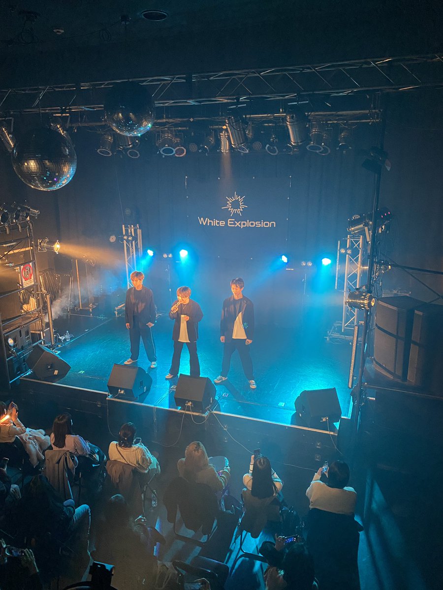 kapigon5111's tweet photo. 本日は #ホワエク の定期公演にお邪魔してきました！🔥

相変わらず面白カッコよくてめちゃくちゃ楽しめました！！🔥🔥

お笑いとは違う形でみんなにパワーを与えていて尊敬するぜ！🔥

お疲れ様でした！😊

#WhiteExplosion https://t.co/2CeaTxOBnS
