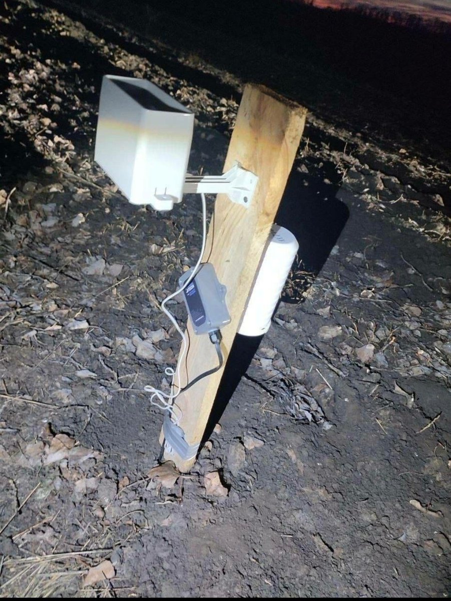 DD2sec's tweet image. Ground positioning equipment on the ground placed by sabotage groups to attract Russian missiles in #Ukraine . #wartech