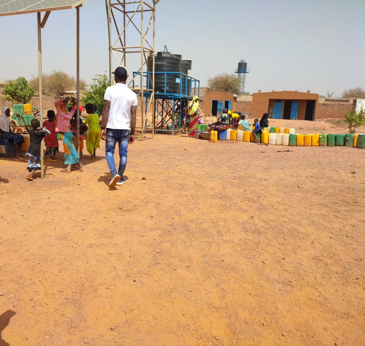 Le WakatLab était sur le site des déplacés internes de Kuimkouli le samedi 26 février 2022.

Bientôt vous aurez l'occasion de découvrir nos activités sur le site.

#lwili #communauté #PDI