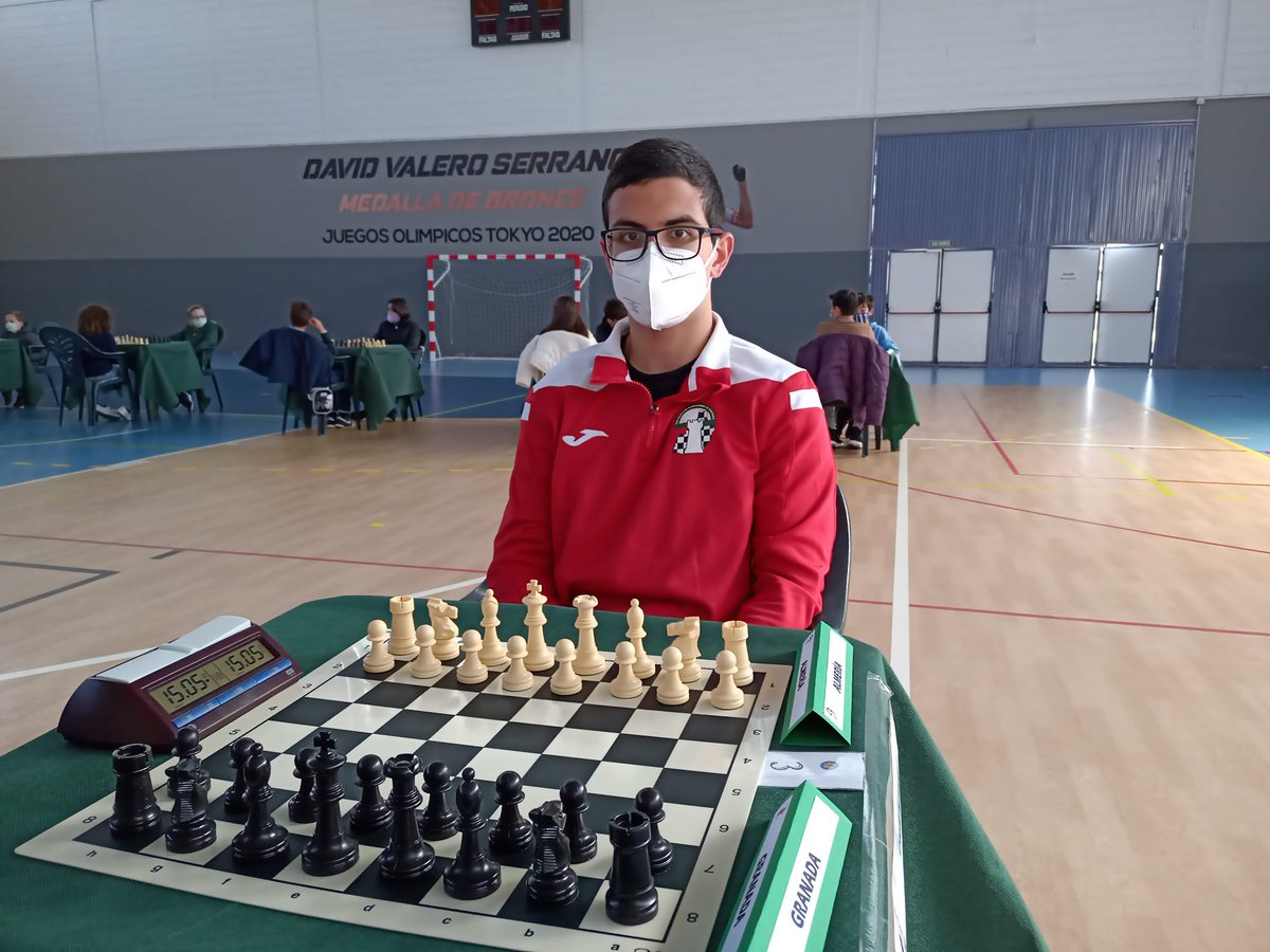 ajedrezalmeria's tweet photo. Estos son nuestros dos representantes de mayor edad, que no entraban en el tweet anterior, y nuestro delegado en el campeonato el gran José Juan https://t.co/vpGtIhjNTn