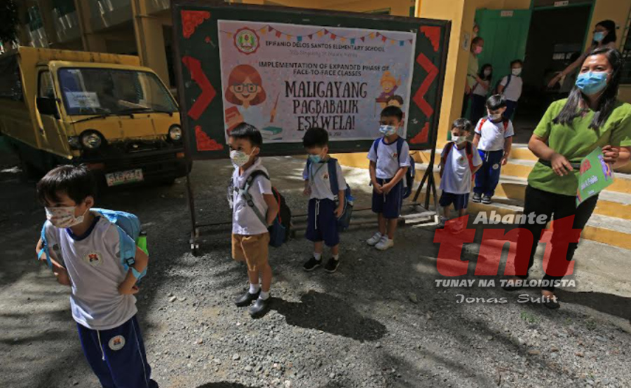 AbanteNews's tweet image. Tinatalakay na ng mga pangunahing ahensiya ng gobyerno ang posibilidad na makabalik na sa mga paaralan ang mga estudyante mula elementarya, high school at kolehiyo.
tnt.abante.com.ph/balik-face-to-…
#TunayNaTabloidista 
#AbanteNews
#FacetoFaceClass