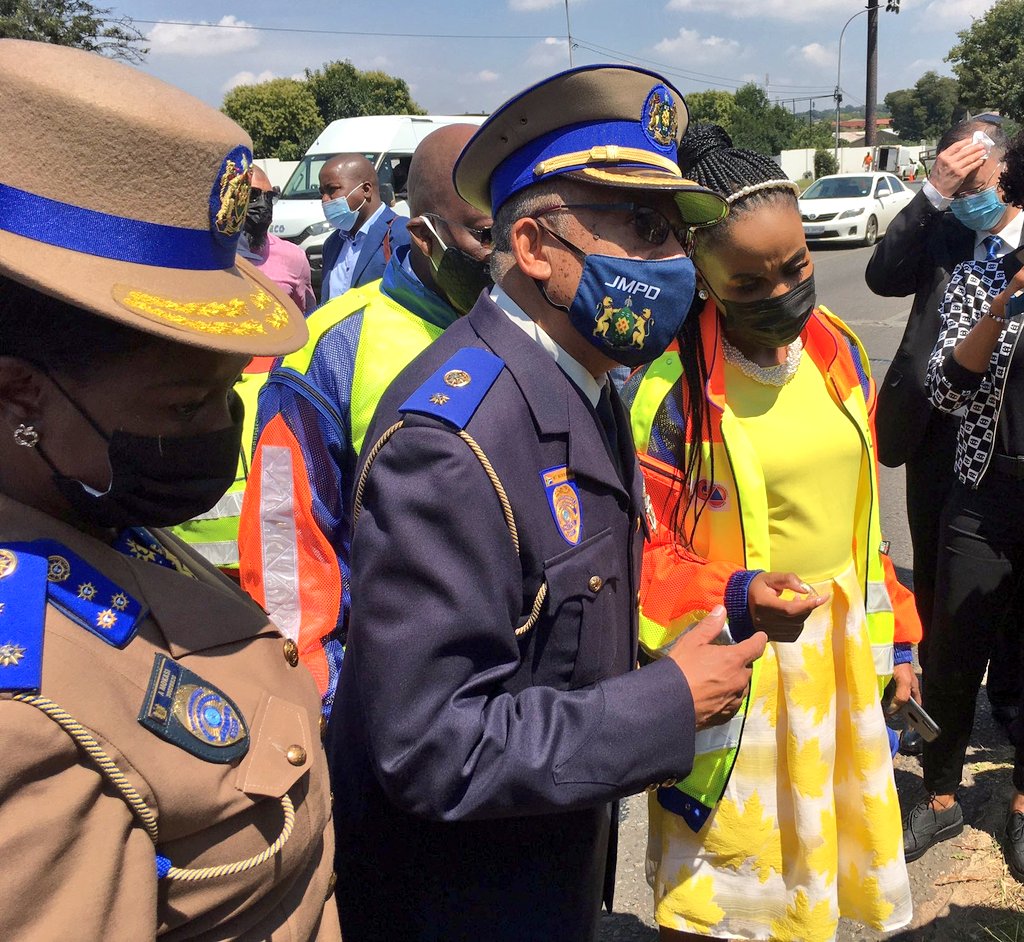 JoburgMPD's tweet image. After 41 years of Golden Service, today we bid farewell to #JMPD Spokesperson Chief Superintendent Wayne Minnaar. We are joined by EM @mphophalatse1, MMC @David_S_Tembe # MMC @MichaelSun168
Farewell function live on Facebook.
fb.watch/bsnpFaMtdv/ 
#WayneMinnaarFarewell