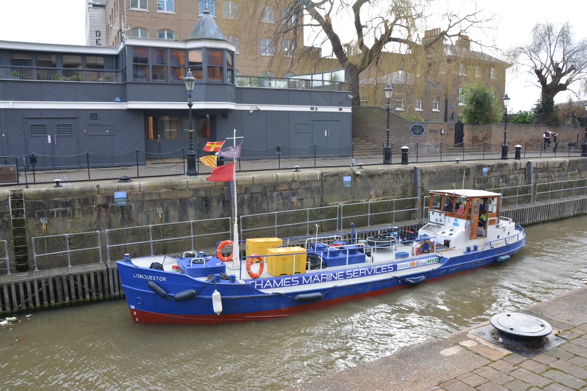 StKatsMarina's tweet photo. Inbound lock. Thames Marine Services ‘Conquester’ locking in for refuelling duties inside the marina. 
#refueller @Thamesmarine1  #skdocks https://t.co/2yrKJ91NZ6