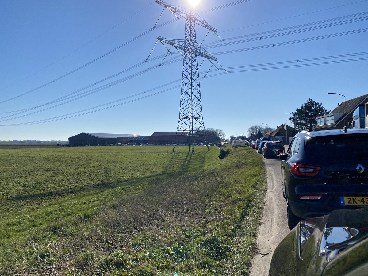 Indrukwekkend #file #inleverpunt #Oekraine 🤝❣️🇺🇦🤝❣️<a href="/NOS/">NOS</a>