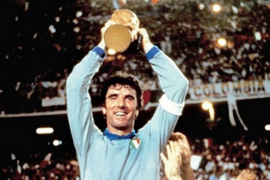 effetronky's tweet photo. Dino Zoff, 80 anni di un mito

la carriera, i record, i successi di un grande uomo di sport 

ecco il mio articolo 👇
https://t.co/Vuh1moQvzG https://t.co/Fl3NblU1ZW