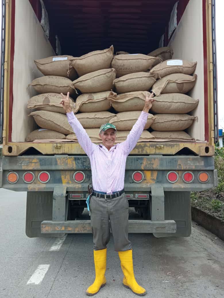 Happy Monday from Thomas, as he waves off his cacao - heading to our chocolate factory here in Sheffield ✌️

Big thanks to @silva_cacao for connecting us with such amazing growers 💛

#cocoa #cacao #cacaogrower