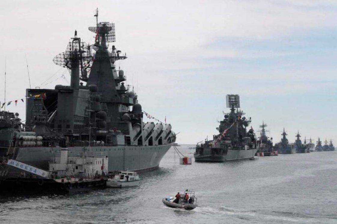 Mlnoticias1's tweet photo. #27Feb #Guerra #Rusia #Ucrania 
Turquía miembro de OTAN bloqueó el paso a flota de barcos Rusos por el Mar Negro, y por tanto no podrán llegar a Ucrania. 
Si Rusia abre fuego contra la flota Turca se considerará un ataque a la OTAN y se activará el 5° Artículo. https://t.co/kLNUvxeJKL