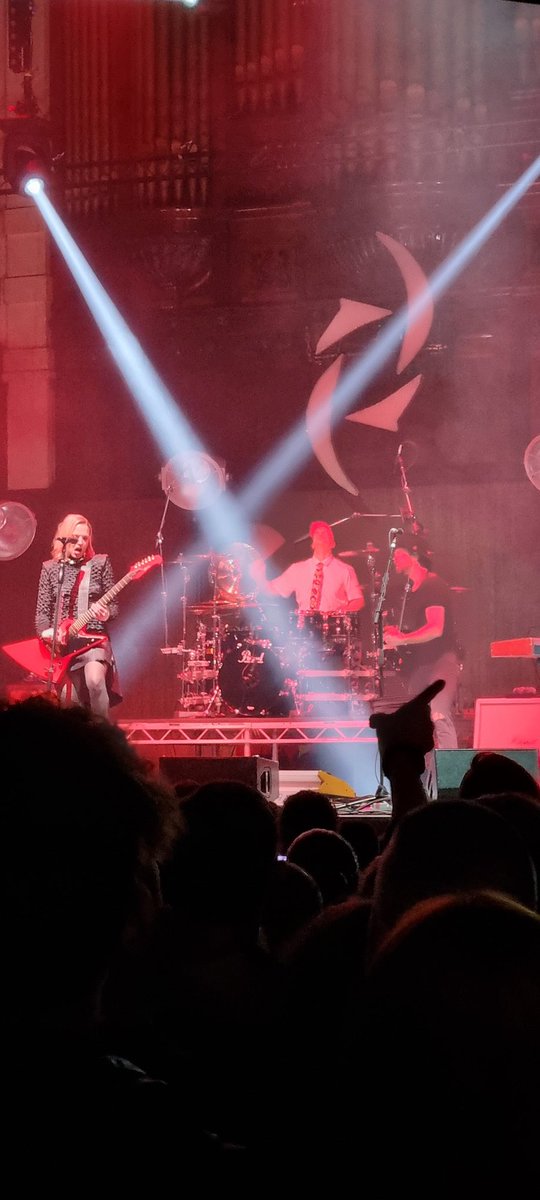 Jeffjapes's tweet photo. #halestorm #alberthallmcr #rock https://t.co/AdA5Jm3kW2