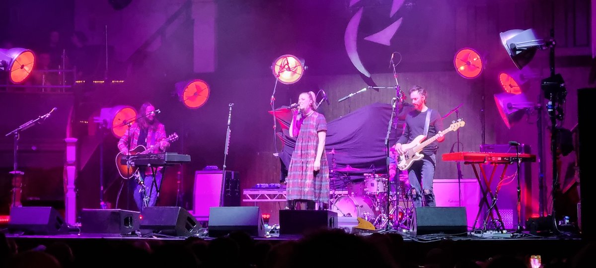 Jeffjapes's tweet photo. #halestorm #alberthallmcr #rock https://t.co/AdA5Jm3kW2