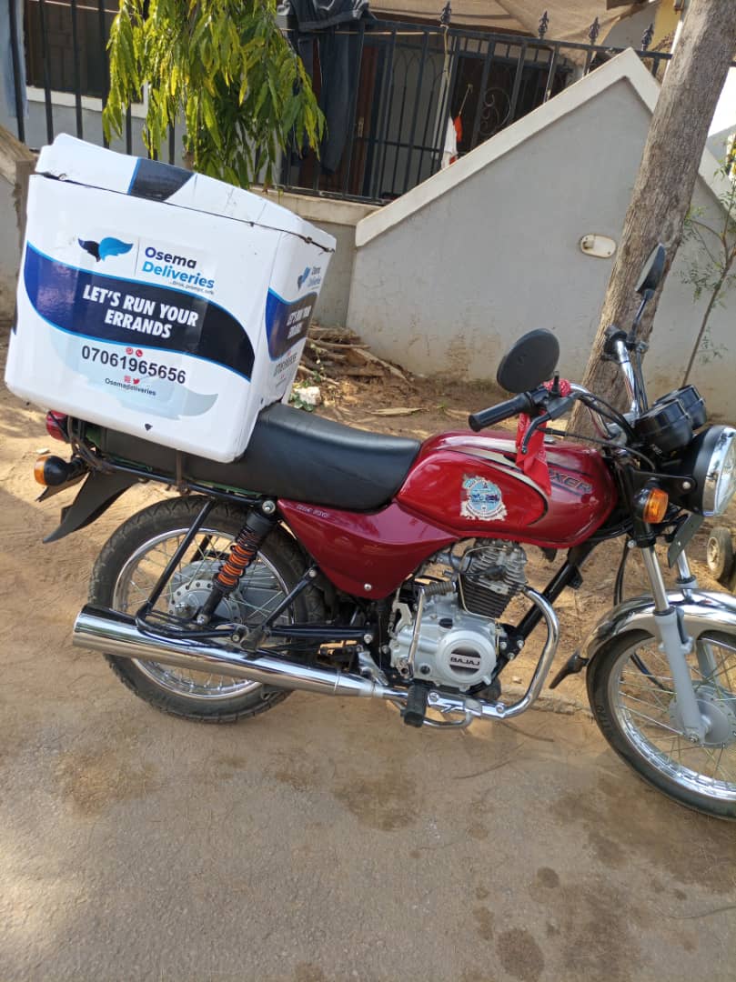 somaofada's tweet photo. Pls help #Abujatwittercommunity 
This guy picked up my delivery at 9.30 and didn't deliver, my friend just called to tell me he has stolen her bike and the tracker was disabled at Dawaki, he started work today and went ahead to steal her bike, Pls RT🙏🏿🙏🏿  Lord help us catch him https://t.co/FC1jjA1QeH