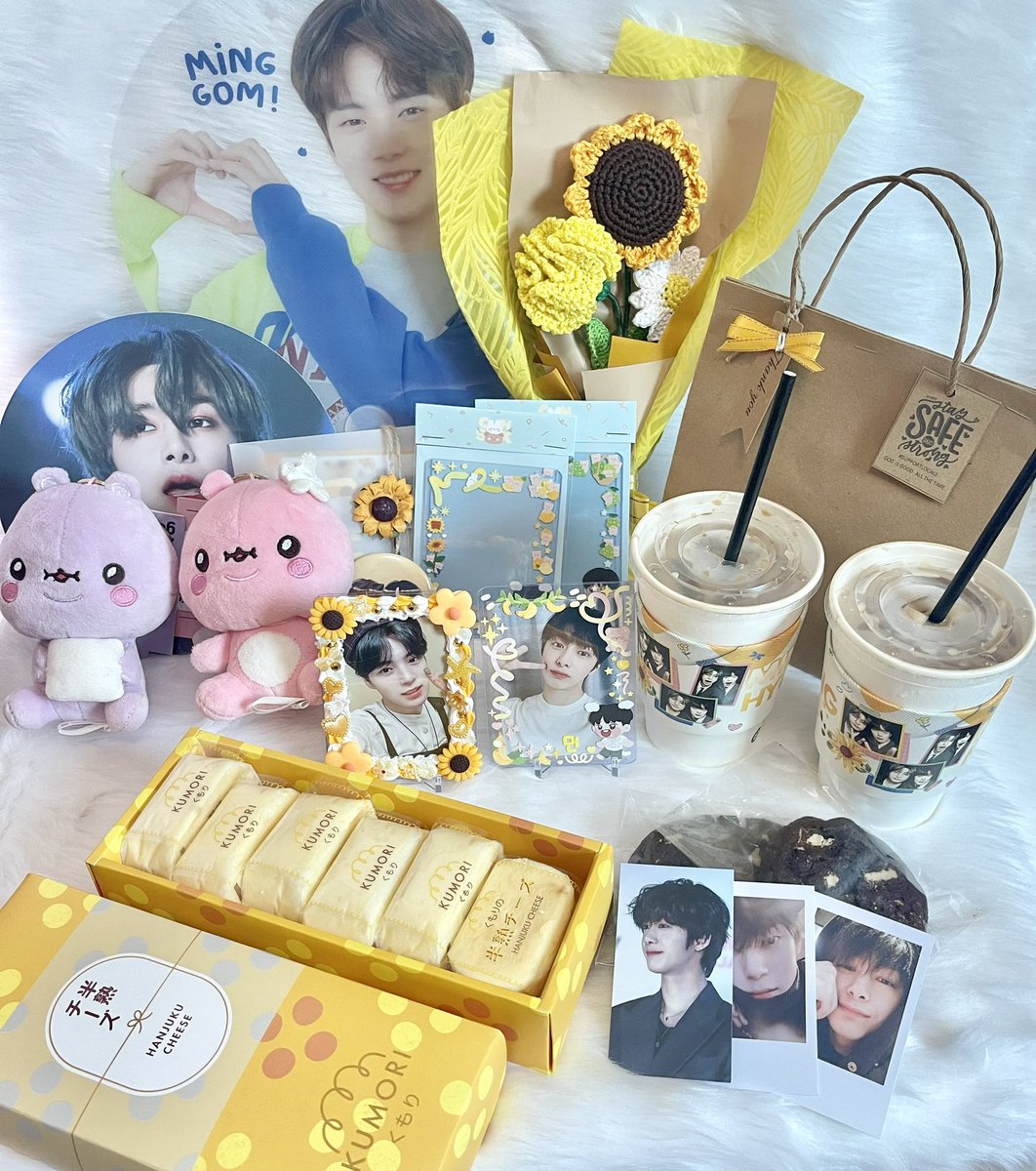 Thank you and congrats again, <a href="/mellowyellow_hh/">Mellow Yellow</a> 💛🌻

Thank you for the toploaders &amp; crochet bouquet too, <a href="/__cHSK/">cHSK</a> 🙌🏻🥰

#LifeInWarmYellow