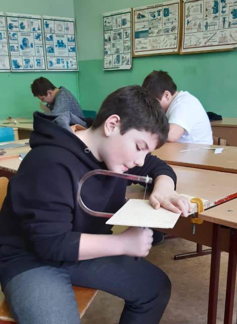 sut_vdonsk's tweet photo. Новости АЮИ: определены победители секции секция «Умелые руки. Выпиливание»

В этом году в секции, которая проходит в рамках работы направления «Технология», принял участие 31 школьник города, в их числе четыре девочки. 

#АЮИ2022 #СЮТ #СЮТВолгодонск #дети https://t.co/wnEeqOTkuV