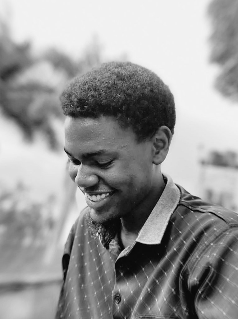 ShadatShaggy's tweet photo. @Patricia_Aceng Katusekemu.... #smilethread https://t.co/ruBewl5hyq
