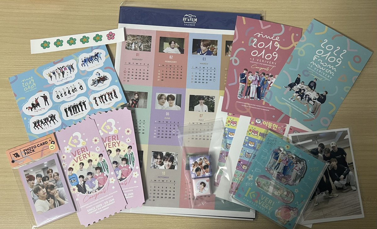 honeyview_'s tweet photo. 3주년 카페 이벤트로 보내주신 선물들 잘 받았습니다.ᐟ.ᐟ 
정신이 없었어서 받은지 거의 2주만에 올렸네요ㅠㅠ 하나하나 다 너무 예쁘고ㅠㅠ 특히 아크릴 너무 귀여워요🥺🥺
이벤트 감사합니당.ᐟ.ᐟ💕💕
@happy3vrvr https://t.co/nkLDnO8t4l