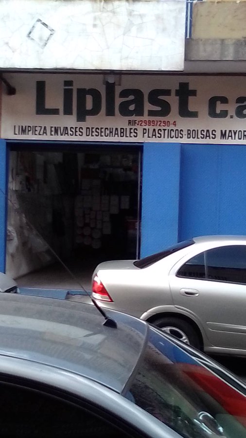 ReporteYa's tweet photo. #28Feb #Denuncia 
@joseluisrocas: Esta empresa, ubicada en la carrera 23 entre 32 y 33 de Barquisimeto, no da factura, no posee máquina fiscal, no respeta el dólar BCV, da el vuelto con caramelos y no recibe ninguna amonestación por parte del @SENIAT_Oficial. ¿Algo que decir? https://t.co/QAw0rDqT6c