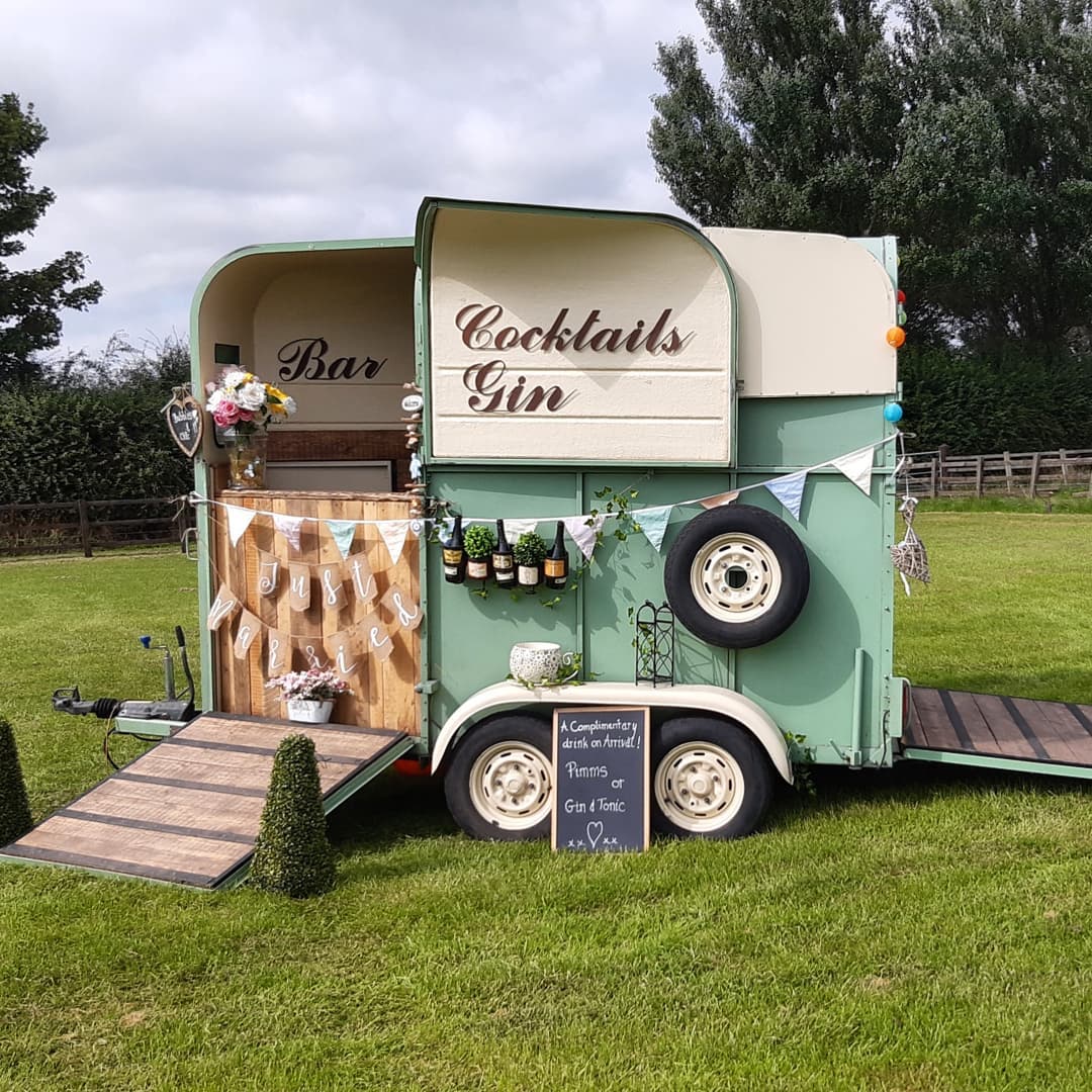 stallfinder's tweet photo. Mobile Bar Hire - Bubbles and Chic | Stallfinder | Find an Event or Stallholder https://t.co/0GLEFLZHeC Greater Manchester Cheshire Lancashire, Merseyside West Yorkshire UK Stallholders &amp; Events

#mobilebars #proseccobar #mobilecatering  #horseboxbar #barhire https://t.co/UCzW3C9EcG