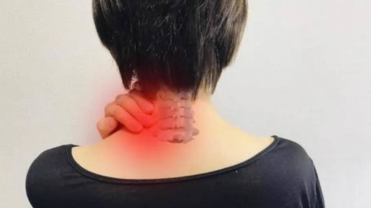 頭痛や肩こりが酷い人にオススメ？肩から腕に血を巡らせるストレッチ！